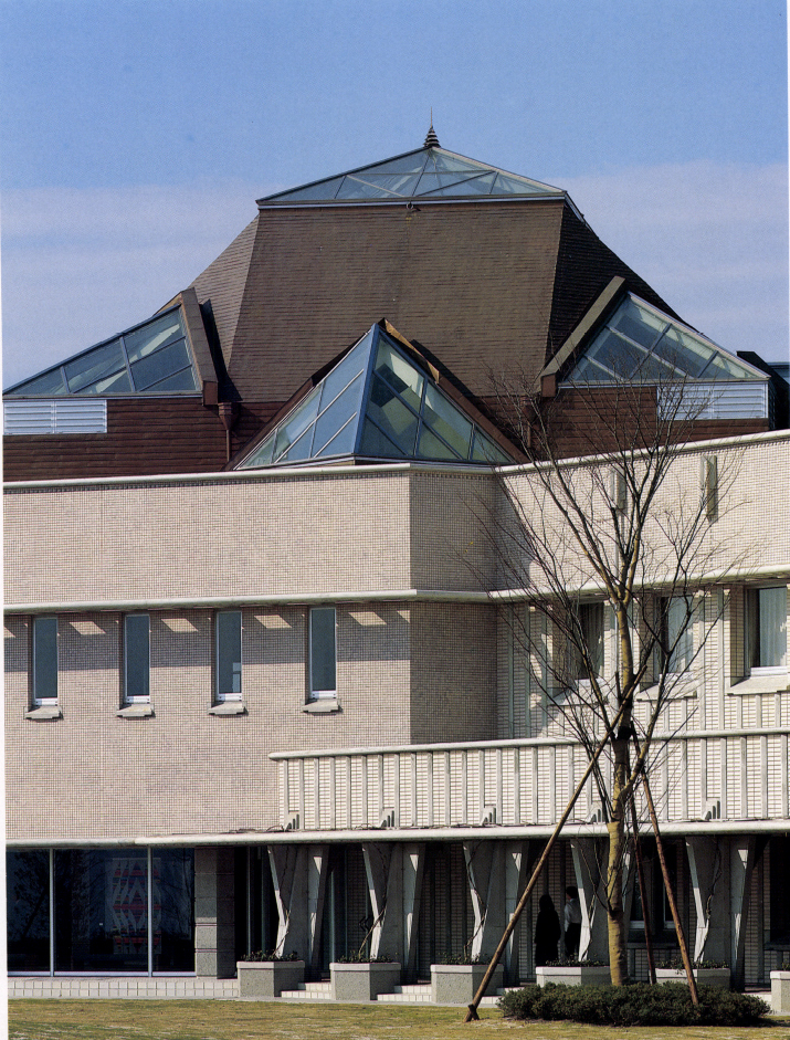 Technopolis Center, Kumamoto / Shozo Uchii + S. Uchii Architects